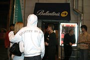Празднование двухлетия R&B вечеринок в Ballantine's Bar