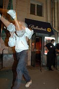 Празднование двухлетия R&B вечеринок в Ballantine's Bar